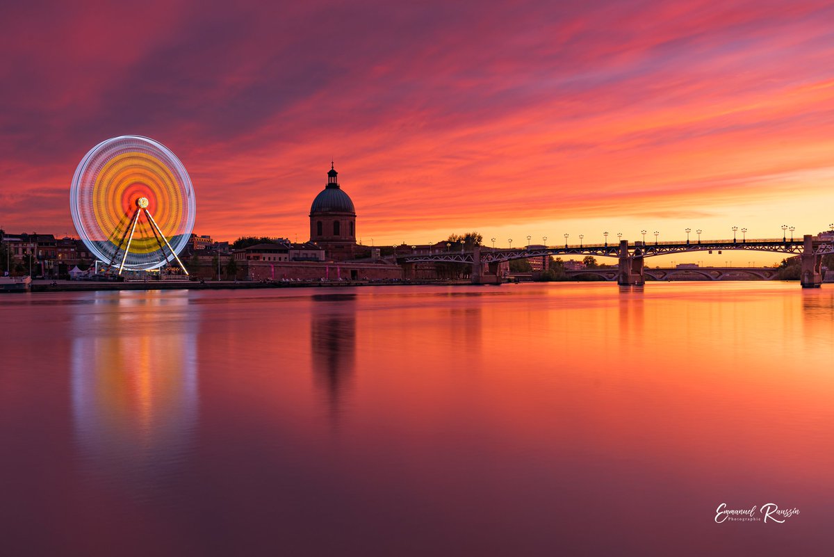 Catalan Media 🇨🇵 (@catalanmedia) on Twitter photo Who wouldn't want this in <a href="/SuperLeague/">Betfred Super League</a> next season? Awesome picture by <a href="/Manphotto/">Emmanuel RAUSSIN</a> of the River Garonne smouldering its way through the centre of Toulouse beneath the fiery skies of southern France ❤💛😎🇲🇫
Allez <a href="/TOXIII/">Toulouse Olympique XIII</a>! Who wouldn't want this in <a href="/SuperLeague/">Betfred Super League</a> next season? Awesome picture by <a href="/Manphotto/">Emmanuel RAUSSIN</a> of the River Garonne smouldering its way through the centre of Toulouse beneath the fiery skies of southern France ❤💛😎🇲🇫
Allez <a href="/TOXIII/">Toulouse Olympique XIII</a>!