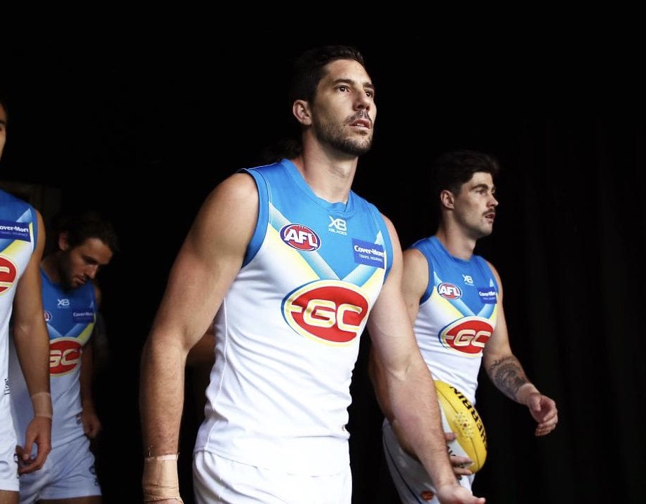 sextonalex6's tweet photo. Ready to run out for the last round of season next to an absolute warrior of this footy club. Get down to Metricon Stadium to cheer on Rish in his final game or catch the game anywhere you like with the @Telstra AFL Live Official App, that helps you enjoy #FootyOnTheGo ☀️ https://t.co/5YZ6HyR4PZ
