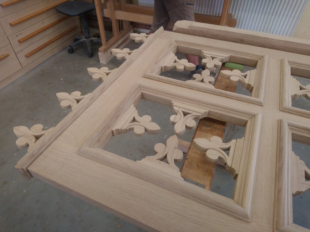 Stuartinterior's tweet photo. Work in progress in our joinery workshops - a bespoke solid oak stair gate, inspired by the original dog gates of the magnificent @Hatfield_House, #Herts  https://t.co/raPEkxPmgB https://t.co/dNeoLzunwN