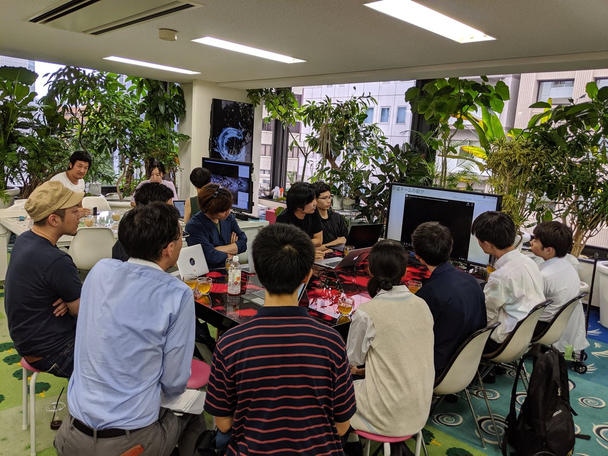 FIRST_JAPAN's tweet image. 本日はFGC日本代表チームのメンターになっていただいたチームラボのエンジニアの方々にロボットのレビューをしてもらっています。共に世界を目指します！
#FGC
#FirstGlobalchallenge
#ロボット
#日本代表
#チームラボ