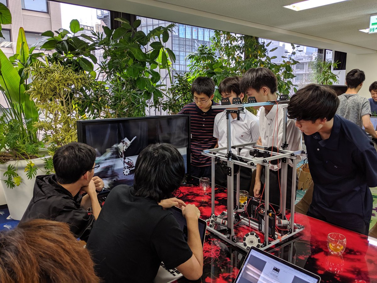 FIRST_JAPAN's tweet image. 本日はFGC日本代表チームのメンターになっていただいたチームラボのエンジニアの方々にロボットのレビューをしてもらっています。共に世界を目指します！
#FGC
#FirstGlobalchallenge
#ロボット
#日本代表
#チームラボ