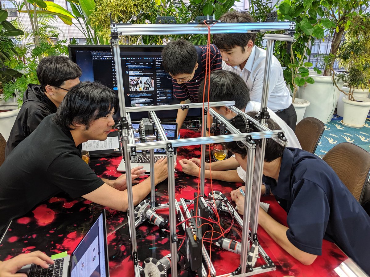 FIRST_JAPAN's tweet image. 本日はFGC日本代表チームのメンターになっていただいたチームラボのエンジニアの方々にロボットのレビューをしてもらっています。共に世界を目指します！
#FGC
#FirstGlobalchallenge
#ロボット
#日本代表
#チームラボ