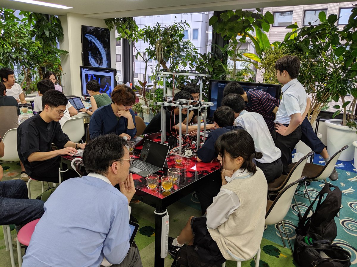 FIRST_JAPAN's tweet image. 本日はFGC日本代表チームのメンターになっていただいたチームラボのエンジニアの方々にロボットのレビューをしてもらっています。共に世界を目指します！
#FGC
#FirstGlobalchallenge
#ロボット
#日本代表
#チームラボ