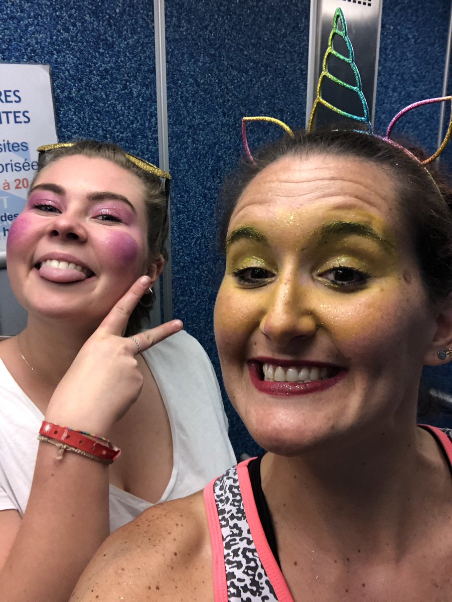 LeHarscoetFanny's tweet image. 2e paillettes hier soir  pour les étincelles du cœur .. des sourires, du partage et de la bonne humeur ... paris gagné pour Uny et Clopy 🎭🦄✨ #theatre #hospitalproject #comedian