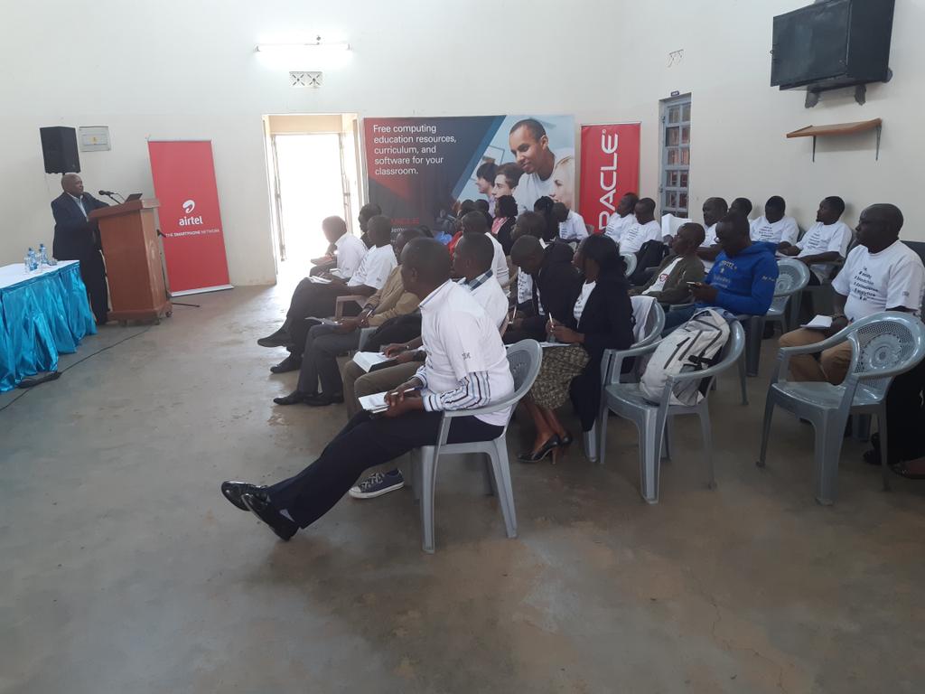 GlobalPeaceKeny's tweet photo. Keynote address by Dir. Educational Media, Mr. John Kimotho at the #BootcampDay2 at Lukenya Boys.
#globalpeaceyouths #coding #analytics #cloud #datascience #ai #iot https://t.co/QCH7Bx7yiJ