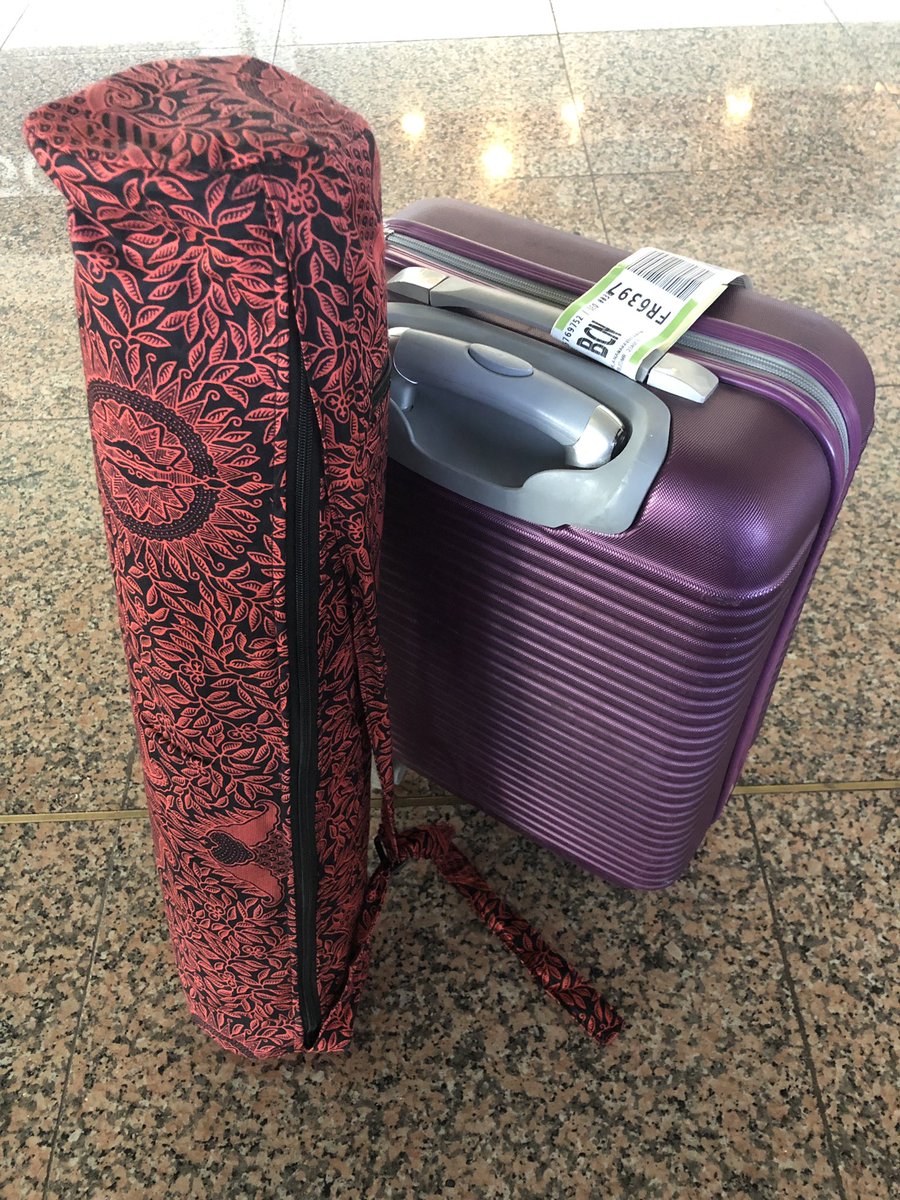 lauraocamar's tweet photo. Recién aterrizada y con ganas de continuar con el aprendizaje a través de las formaciones vivenciales. Vamos a por el SAT2 #MétodoSat #ProgramaSat #Eneagrama #Crecimiento #Nosleemosalavuelta https://t.co/JiNO4xJcB4