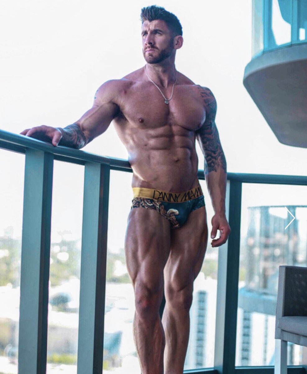 Smarty89's tweet photo. When your @dominos_uk says out for delivery 🧐🍕😅👀
⁣
#FlexFriday https://t.co/s5DslMHjEc
