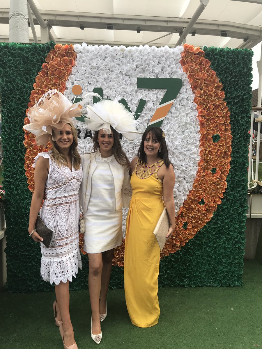 alexbondsampson's tweet photo. York Races🏆🐎 @itv7 #ITV7Ebor https://t.co/y5ptSt70YQ