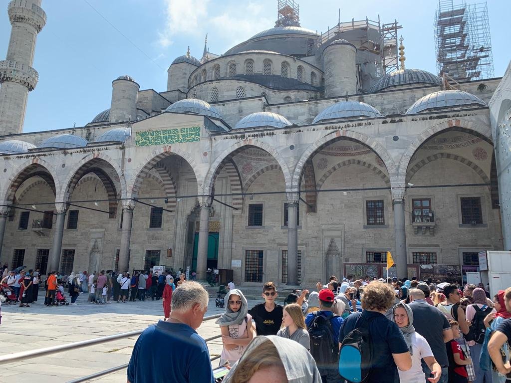 Sven_OL's tweet photo. It is always important to spend quality time with your family. #Istanbul #GrandBazaar #BlueMosque https://t.co/198f4CNTl9