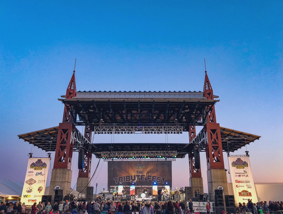 KellyKix's tweet photo. This place is amazing! Love Duluth and @BayfrontDuluth!! Thank you to ALL who came out to support #TheTributeFestival we had an incredible time with y’all! The @Chris_Hawkey Band never disappoints! https://t.co/mK5mVI8wTe