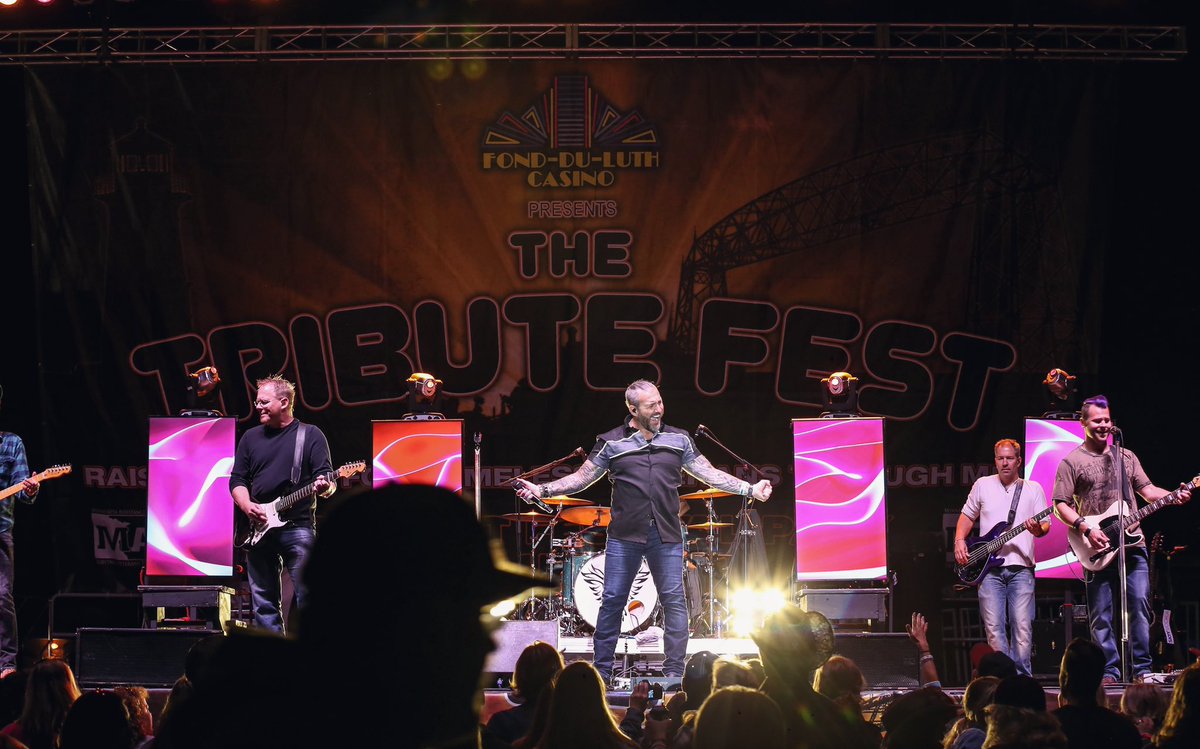 KellyKix's tweet photo. This place is amazing! Love Duluth and @BayfrontDuluth!! Thank you to ALL who came out to support #TheTributeFestival we had an incredible time with y’all! The @Chris_Hawkey Band never disappoints! https://t.co/mK5mVI8wTe