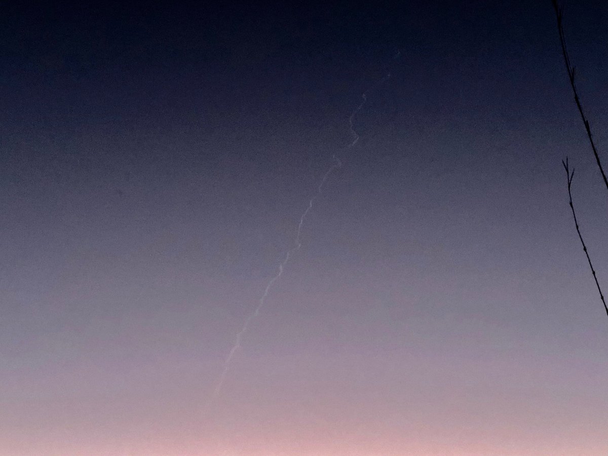 garazy's tweet photo. #shootingstar over Sydney NSW 5 minutes ago incredible! https://t.co/iBlA5xUpTv