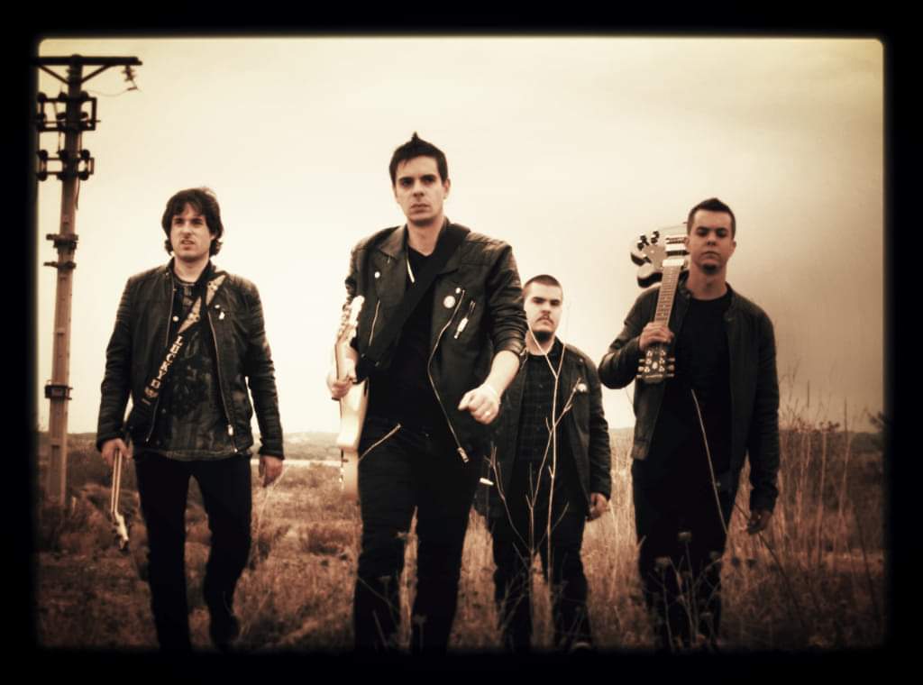 Seguimos caminando hacia los temas nuevos, ya tenemos bastantes pero faltan algunos. Dónde estáis????????

#descendientes #rock #album #disco #cancion #Viernes