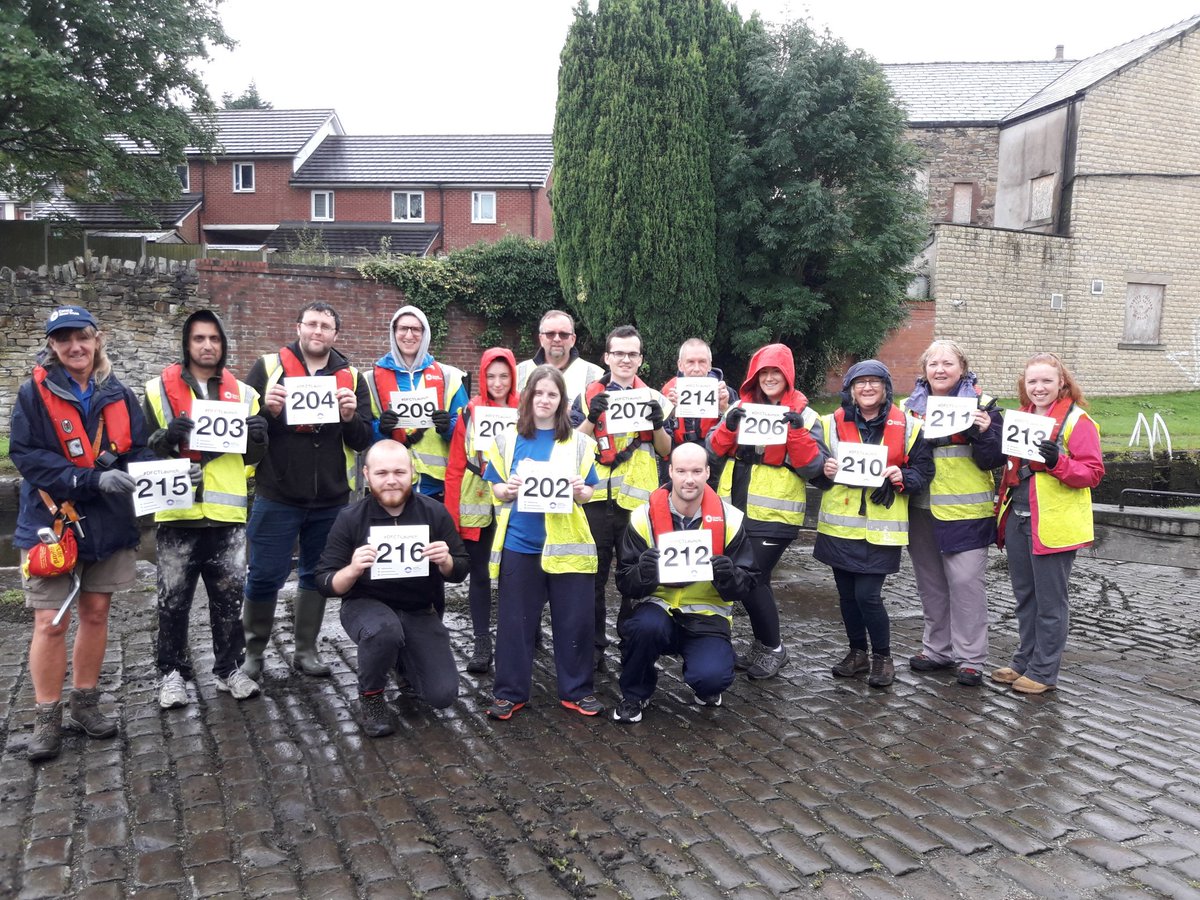 CRTGary's tweet photo. Blackburn Taskforce took part in the #DFCT relay yesterday on the Leeds Liverpool canal, plenty of tasks achieved along the trail, thanks all! 🙂 @DFCT @dfctrelay @CRTNorthWest @CRTvolunteers @CanalRiverTrust #lifesbetterbywater https://t.co/7T6LYzv3f9