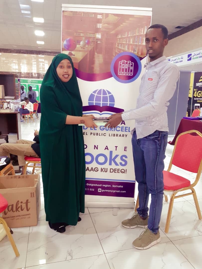 GurielPL's tweet photo. Farduus Maxamed Shire oo buugaag ugu deeqday  Maktabadda Guud ee Guriceel

#DonateBooksToGuriel #BuugUguDeeqGuriceel #MBF2019 https://t.co/kINAdFvpVS