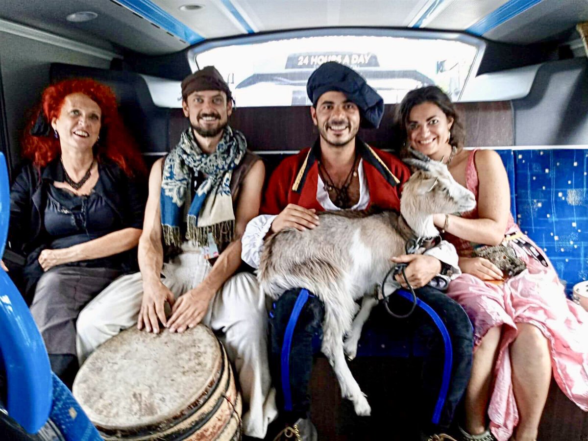 EdinburghFCV's tweet photo. ICYMI. In our latest blog, Eimear Bush reveals some of her favourite shift questions  - including a surprise encounter with a goat!

https://t.co/YU5prdmim0

#GoatOnABus
#LoveEdinburghLoveVolunteering https://t.co/iPgJIXgeqX