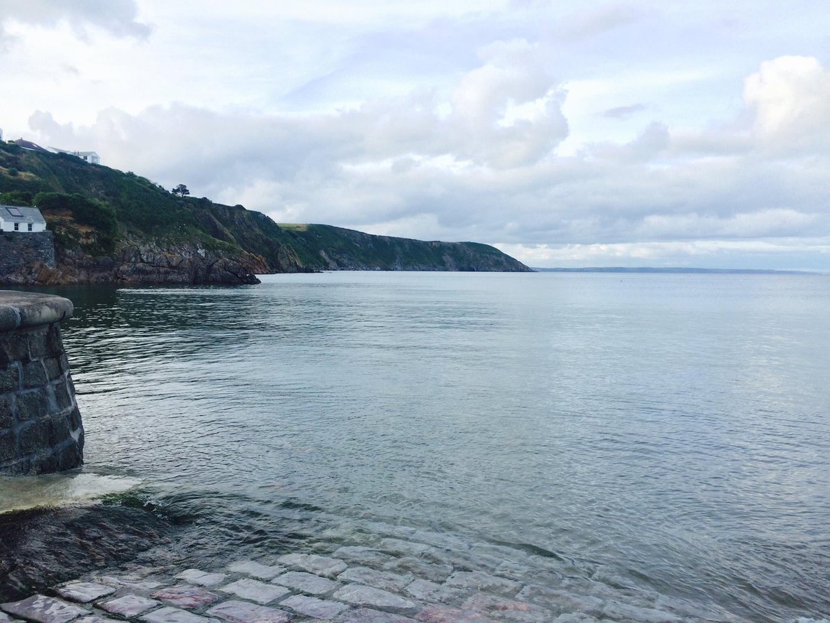 Lovely morning here in Gorran, happy bank holiday weekend 
#cornwall #morning #sea #bankholiday #calm