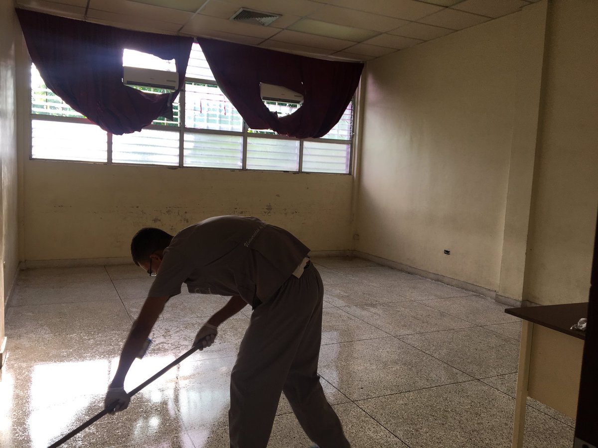 yuyi786's tweet photo. Limpieza del módulo docente asistencial. Salones de Obstetricia, Cirugía, Medicina Interna y Pediatría @UCarabobo @NotiUC #uc #promo45 https://t.co/cNgoTKJPuY