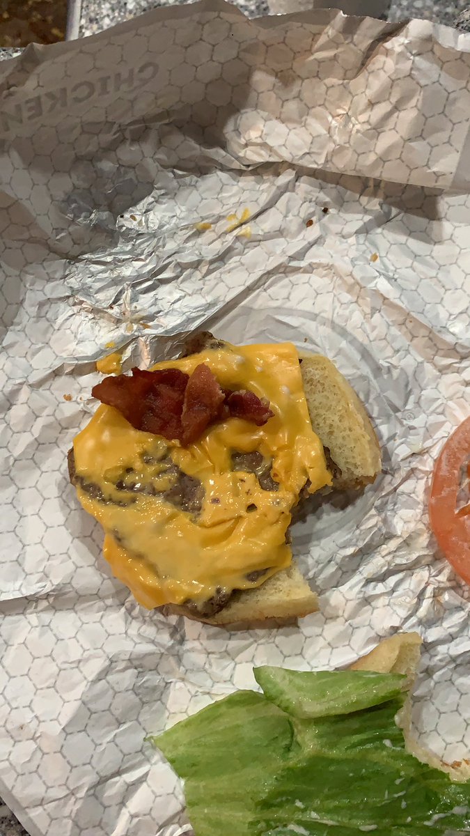 Lol so much for a Junior BACON Cheeseburger... they got the junior right with this 2” by 2” patty. But gimme my bacon <a href="/Wendys/">Wendy’s</a> !!