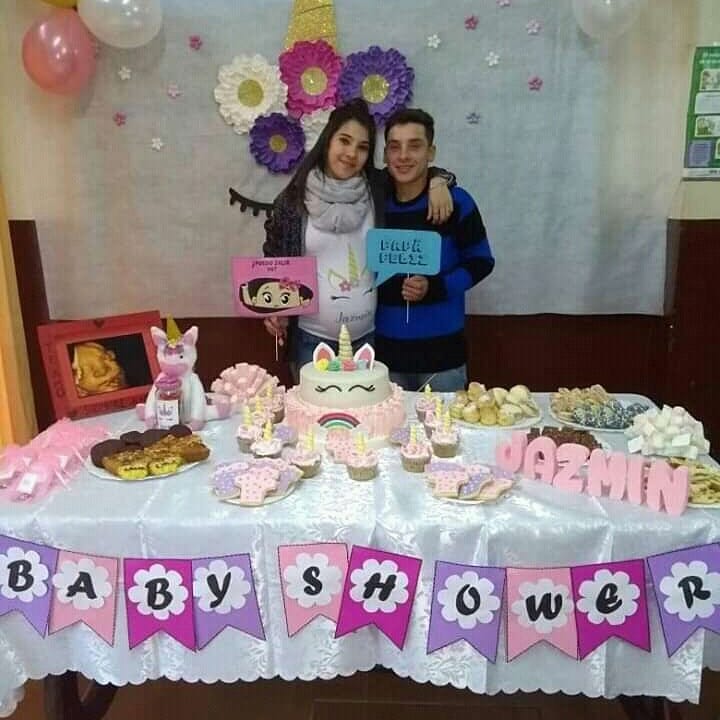 YamiiManelli's tweet photo. 👼Feliz cumpleaños al cielo, feliz primer añito princesita de mamá! 
El tiempo pasa rápido, el vacio en mi pecho no se va y mi corazon no sana.
Abrasos, caricias y besos guardados, sentimientos encontrados y un dolor insuperable. Jamas hubiera pensado en tener que despedirte, en+ https://t.co/6gZLvbpZJs