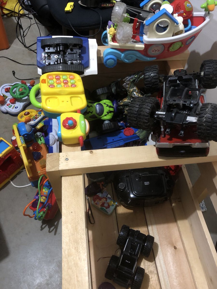 _MakeItZone_'s tweet image. Sorting out the remaining donated toys from the last toy hack, for the next one, this Saturday, 1-3pm. Will be fun! #circuitbending #toyhack #toy #hack #makerspace