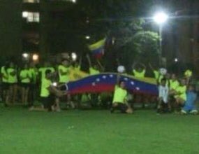 imatursucre's tweet image. #Mier21Ago  Con música,bailes y juegos artificiales,se da inicio a los I Juegos Internacionales Copa #Kakan Este Acto de Inauguración contó con la presencia de 20 delegaciones de fútbol provenientes de otros países y de distintos estados de Venezuela.
Bienvenidos!!
@lossifontes