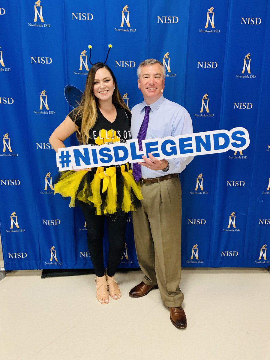 JulieMeneses1's tweet image. New school year, new journey, new dreams! #OneHiveOnePurpose @Delia_Soto1 @cristinag0214