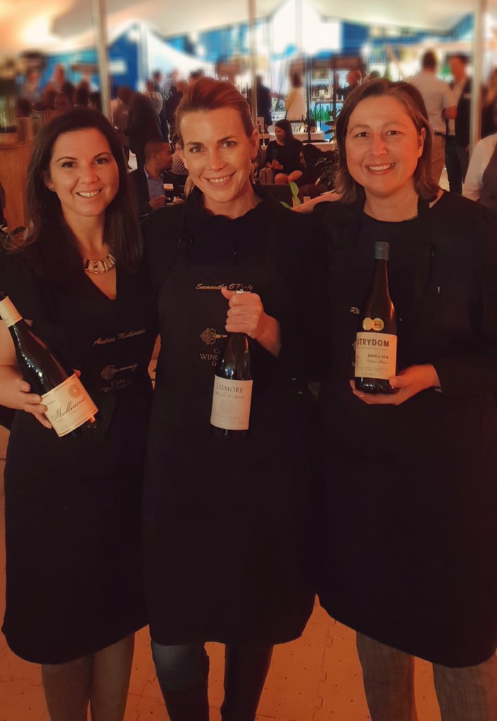 MullineuxWines's tweet photo. These Ladies!
Showcasing together with the @CapeWinemakersG , we are sisters-in-wine!
#cwgauction #cwgauction2018 #womeninwine #womenwinemakers @lismorewine @RianieStrydom https://t.co/beephZsstN