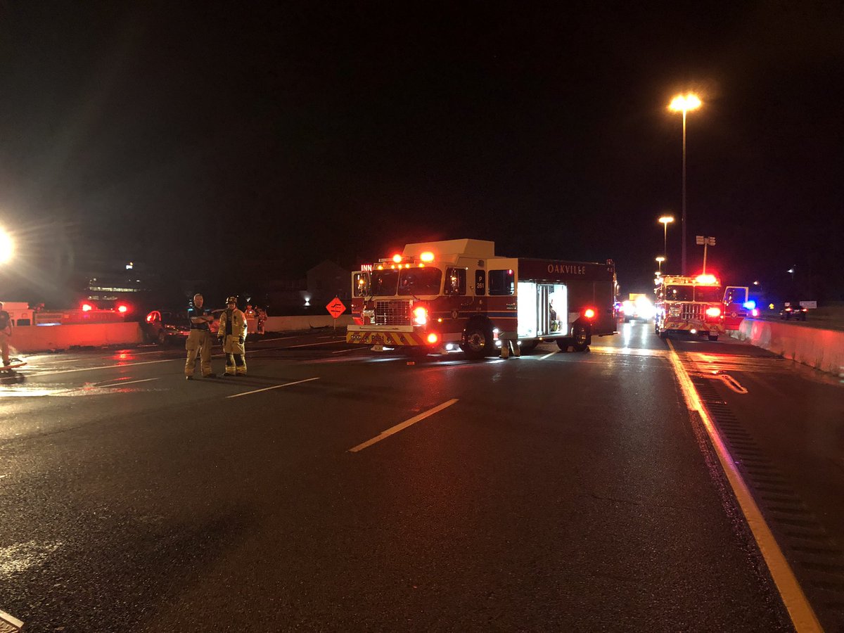 ACollinsPhoto's tweet photo. .@oakvillefire crews have extinguished working tractor trailer fire and collision on the QEW/ Trafalgar. All eastbound lanes remain closed. 9 patients assessed by fire &amp; @HaltonMedics207 crews &amp; several transported to hospital with non life threatening injuries. #Oakville https://t.co/7afz3qDzTw