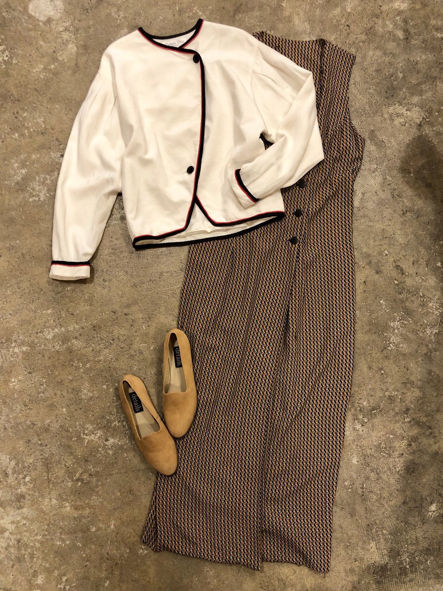 hellobarbara1's tweet photo. 今日はスペシャルアイテムがございます🥳🥳
Christian Diorのスーツジャケット💫
トリコロールカラーのパイピングがポイント🏅
リネンのようなナチュラルな生地のアイボリーで、嬉しい裏地付きです💗
#Diorjacket
#秋服入荷中 https://t.co/ctZFfvTTr5