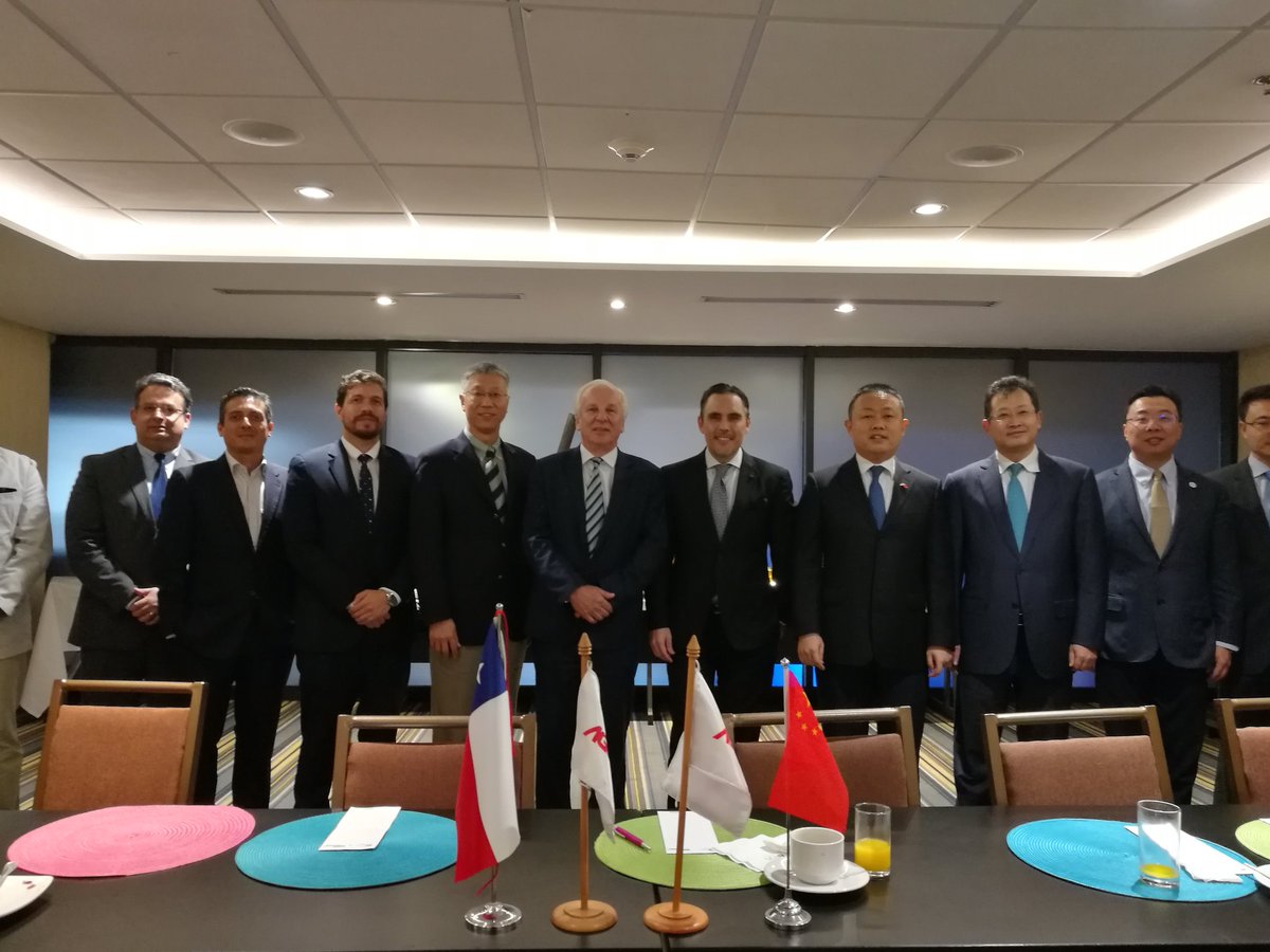 WangJianPaco's tweet photo. Excelente conferencia entre los empresarios chinos y chilenos en el país para explorar las oportunidades de negocios tanto en Panamá como en la región.  Muchas gracias a Sus Excelencias @weiasecas @gbeckera @F_Cruz_F https://t.co/S92AJ3FAY3
