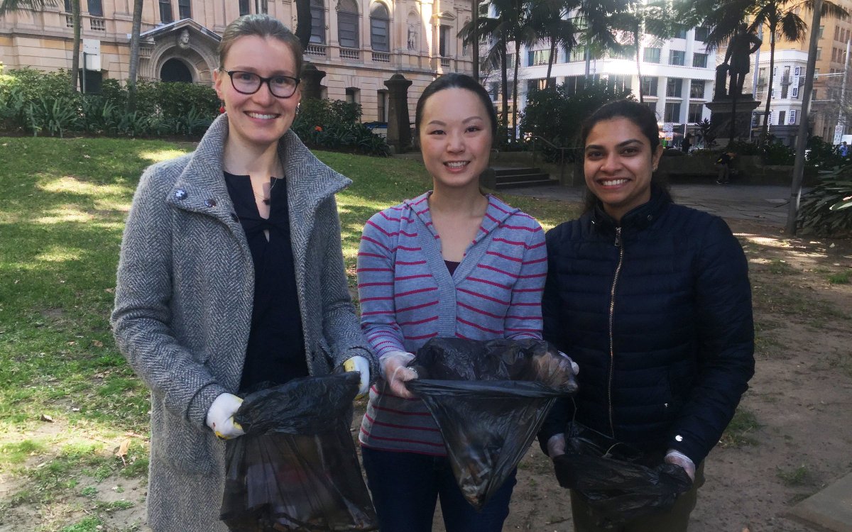 ukinaustralia's tweet image. Staff at the British High Commission and Consulates around Australia supported Keep Australia Beautiful Week with local clean-ups. #DYK the UK government has set a legally binding target to achieve net zero greenhouse gas emissions by 2050 🌏 #KABweek #GreenisGREAT