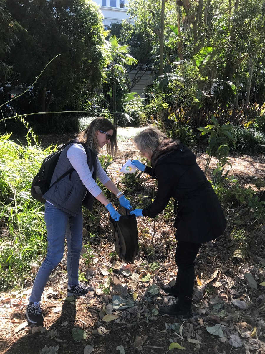 ukinaustralia's tweet image. Staff at the British High Commission and Consulates around Australia supported Keep Australia Beautiful Week with local clean-ups. #DYK the UK government has set a legally binding target to achieve net zero greenhouse gas emissions by 2050 🌏 #KABweek #GreenisGREAT