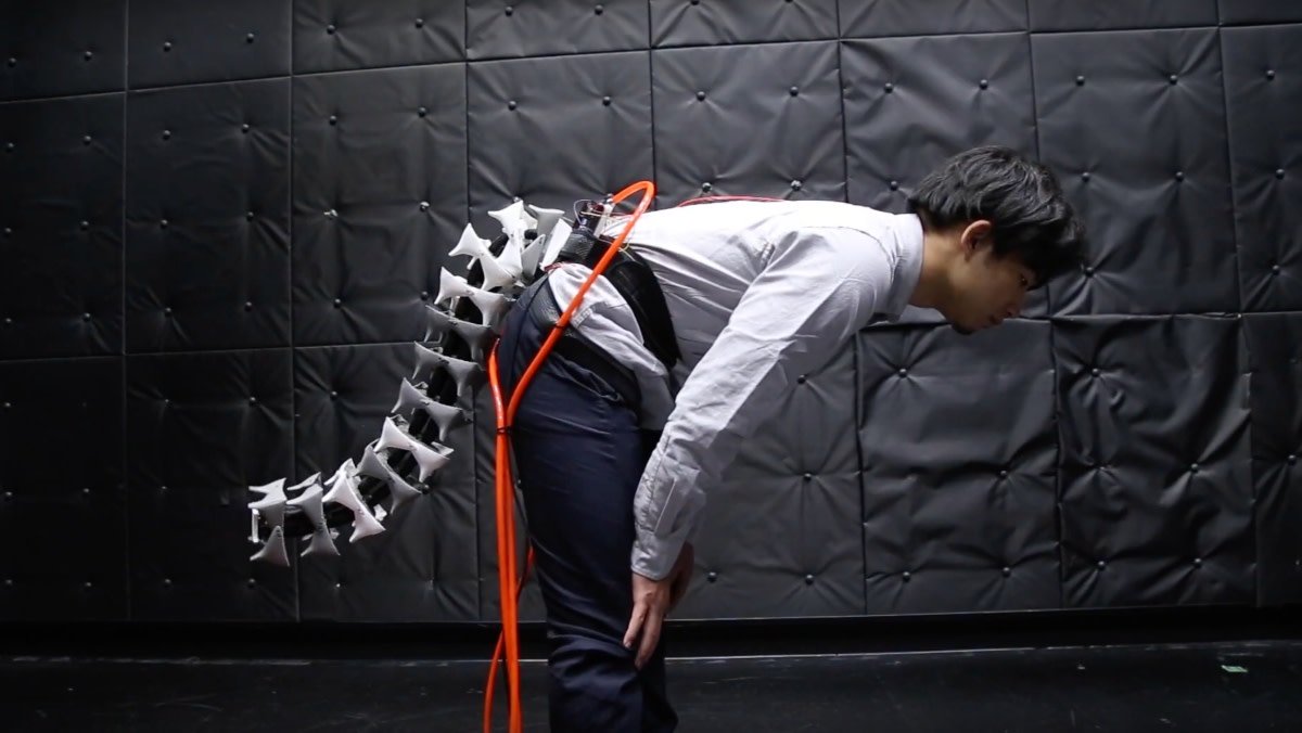 This #Japanese bionic tail maintains your balance and looks like a #Velociraptor:  nerdi.st/2yV6IiD