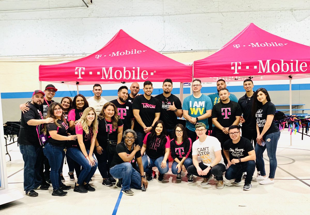 dchavar's tweet photo. Thank you @BgcElpaso for allowing our family @WirelessVision , @TMobile , and @MetroByTMobile come together for this wonderful community in support of the annual backpack 🎒drive for #BackToSchool2019 !📚📓✏️ #MGN #ElPaso #TeamMagenta #Boys&amp;GirlsClubs https://t.co/DDSstChDSe