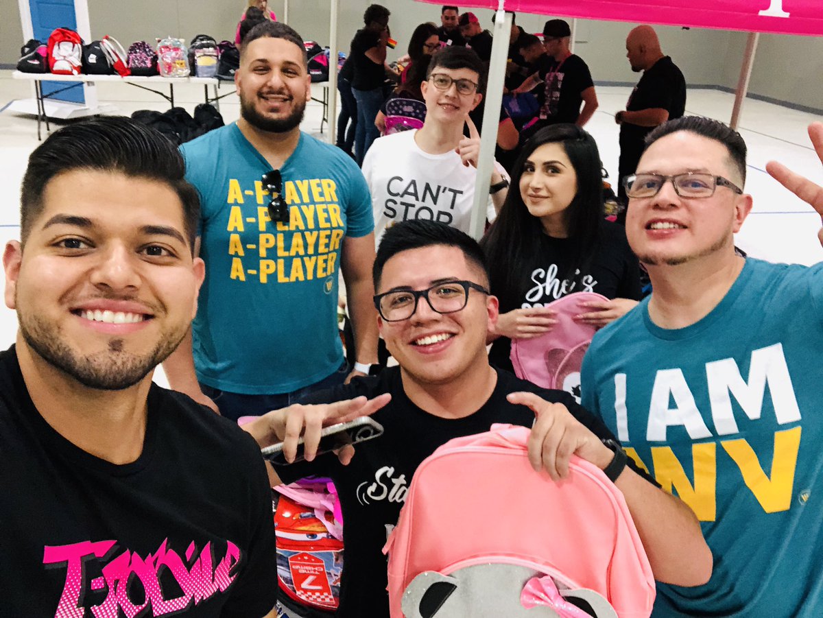 dchavar's tweet photo. Thank you @BgcElpaso for allowing our family @WirelessVision , @TMobile , and @MetroByTMobile come together for this wonderful community in support of the annual backpack 🎒drive for #BackToSchool2019 !📚📓✏️ #MGN #ElPaso #TeamMagenta #Boys&amp;GirlsClubs https://t.co/DDSstChDSe