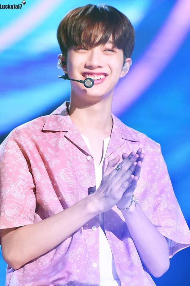 Luclamvi1's tweet photo. Em không một mình, em còn có gia đình, em còn có các anh, em còn có Wannable bên cạnh. Mạnh mẽ lên và chiến thắng nhé chàng trai của chị!
We are always by your side, uri maknae!

#StandByKuanlin #라이관린 #LAIKUANLIN #賴冠霖 https://t.co/QHNZI2fJoX