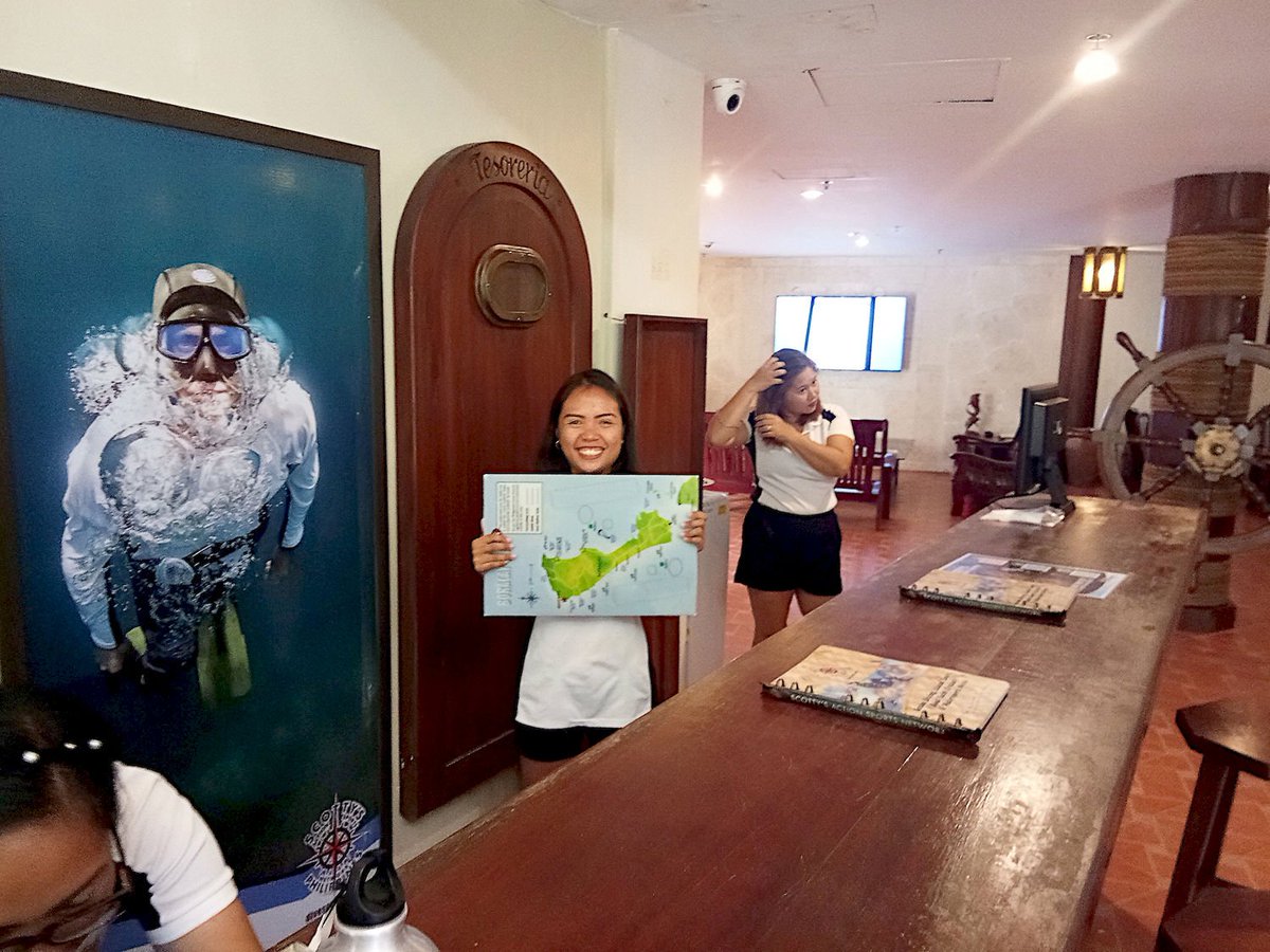 divescotty's tweet image. Franco represented Scotty's at a seminar held by the #PCSSD on #Oxygen #InWaterRecompression. Arra has been awarded highest sales for June 1-15.  Well, Jolina didn't want to be left out of the #photo session!

𝐌𝐞𝐞𝐭 𝐨𝐮𝐫 𝐓𝐞𝐚𝐦 𝐢𝐧 #𝐛𝐨𝐫𝐚𝐜𝐚𝐲
divescotty.com/contact/staff-…