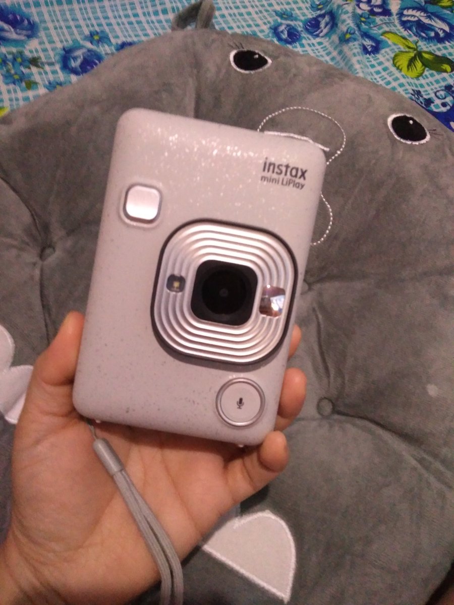DoPamelaMay's tweet photo. Will be bringing this baby tomorrow.. Hope to capture so many memories with @weareoneEXO and all my moots during #EXplOrationinManilaDay2 . See you, fam! 

#InstaxMiniLiPlay #TangibleMomentsPH #CapturingMemoriesAndPeople #AlwaysForEXO

@weareoneEXO @B_hundred_Hyun @layzhang https://t.co/fdK1RU6o0L
