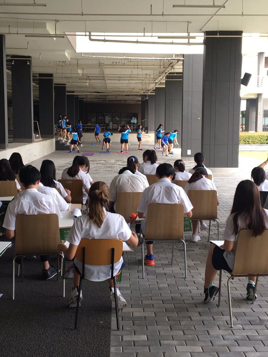 simonpgauci's tweet photo. MUIDS Architecture students learning about perspective accuracy from Mr. Ben.#muids https://t.co/qlc4pQNUY9