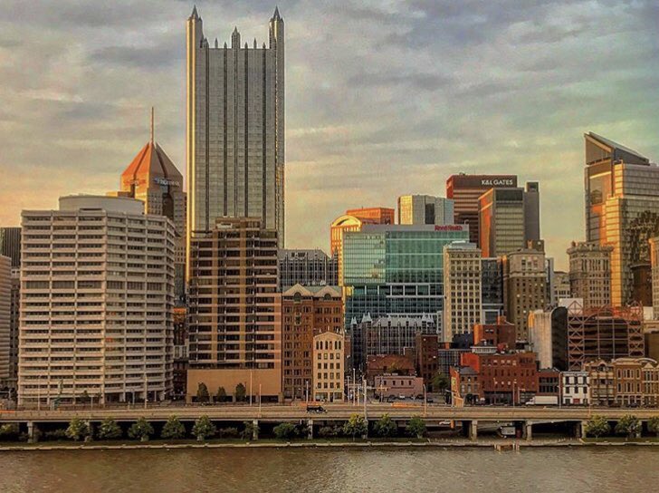PicsRy's tweet image. Another gorgeous shot of Downtown Pittsburgh 😎 #pittsburgh #Pennsylvania #downtownpittsburgh #skyline #clouds #sky #sunset #pittsburghskyline