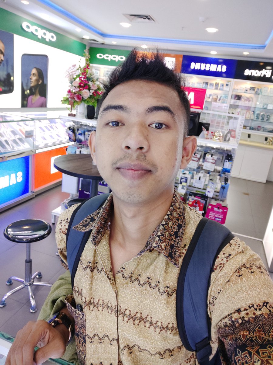 Mraka37's tweet photo. Jum'at batik dong yaa 😂 https://t.co/GgsPYTrJBr