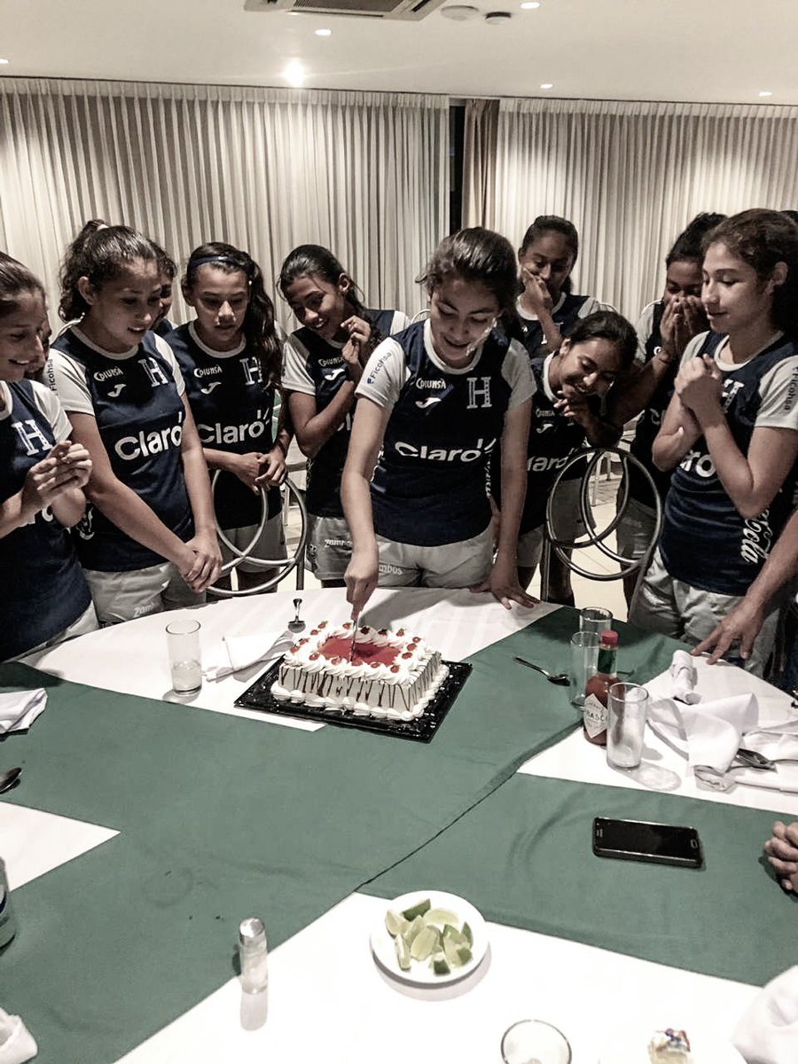 FFH_Honduras's tweet photo. 💁♀️ Postales del cumpleaños de la seleccionada sub-17, #AndreaPinto (MC).
⭐ Felicidades y nuestros mejores deseos desde la casa del fútbol.
#FENAFUTH #FENAFUTH2019 #Honduras2019 #Honduras #CWU17 https://t.co/QwiMauxva3