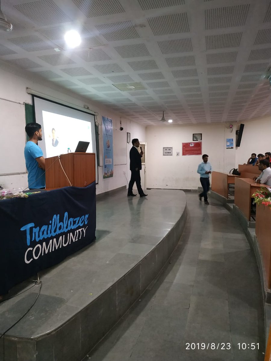 Shubhangi_sfdc's tweet photo. More and more students getting inspired by @Vinayforce for salesforce 😍
Session seems so interactive 🤘
@sfdcMIET always rocks 🎊🎊
@amandabauman @WITMeerut @kavindrapatel @mittuvikas @SfdcKiran @Adarshbashyan @aviralagarwal2 @avirai045 #bam #ohana #salesforce #Learnforall https://t.co/LYxf6579RE