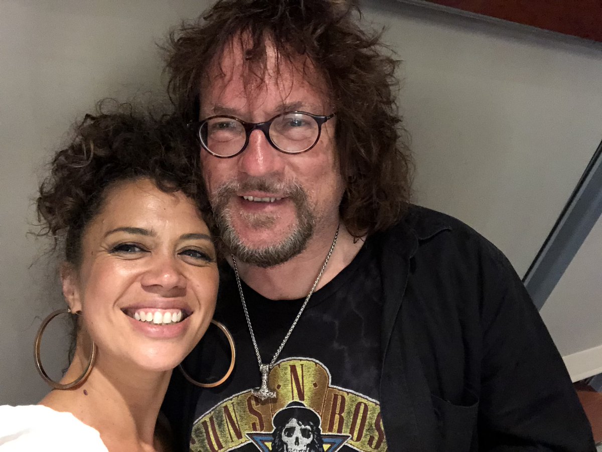 PetersGus's tweet photo. Just met one of Joe Bonamassa‘s background singers, by the way she has her own record out „Up Over Your Head“😎🎵🎸🤙! https://t.co/xR1rHTbUTo