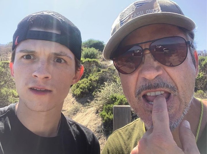 ArchBuhardilla's tweet photo. Tom Holland publicó estas imágenes junto a Robert Downey Jr. acompañadas de la siguiente frase: "We did it Mr Stark!".

Imaginaos ir a dar un paseo por la montaña y encontrarse a Tom y Robert 😆 https://t.co/hMJfiYMcCG