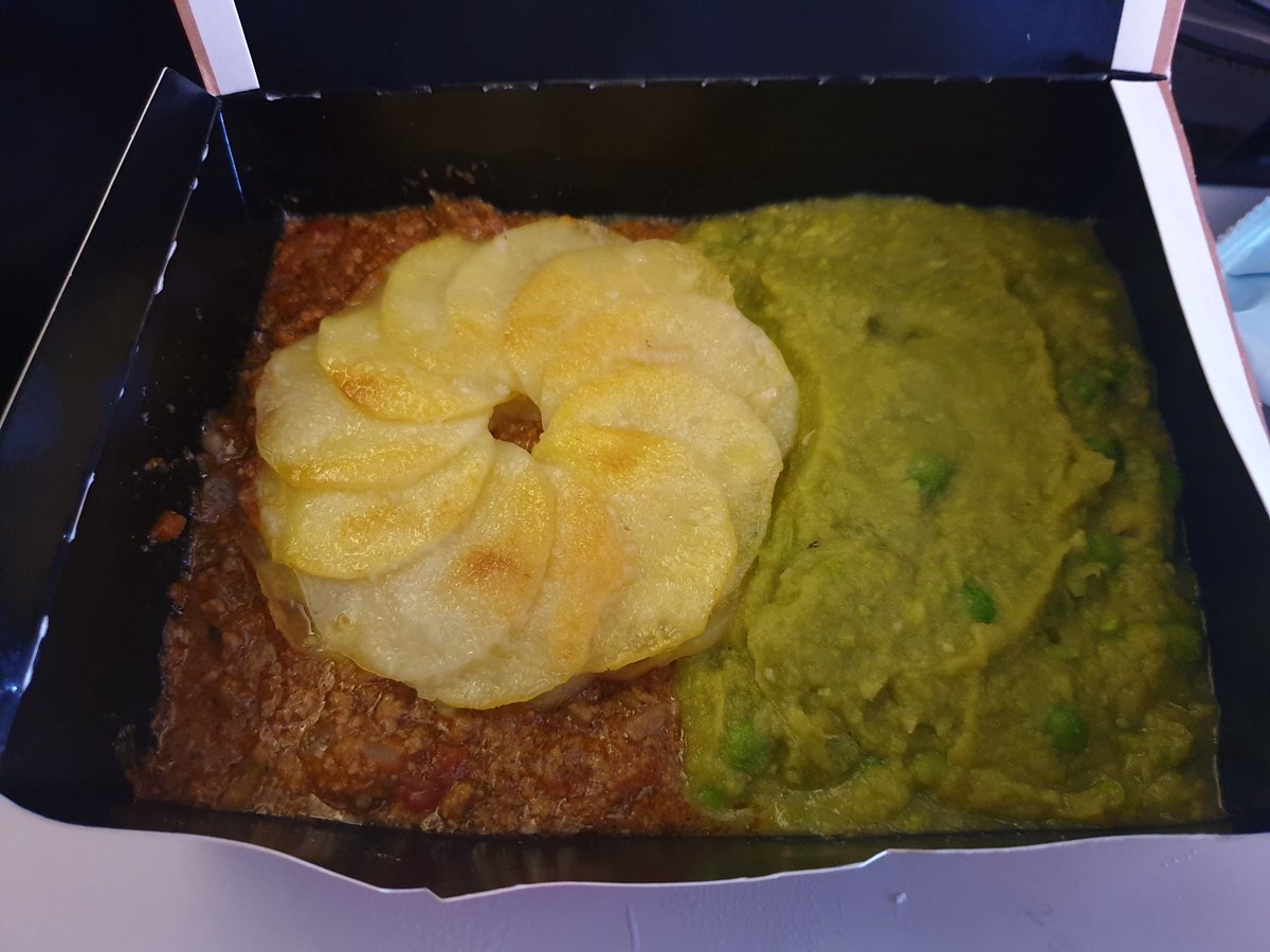 Plane food courtesy of <a href="/Qantas/">Qantas</a>. I saw better looking meals when I was locked up un solitary confinment in a Beirut jail cell.  At what point do they look at this and think, "Lets serve this to our customers, that looks great'.. 😂😂