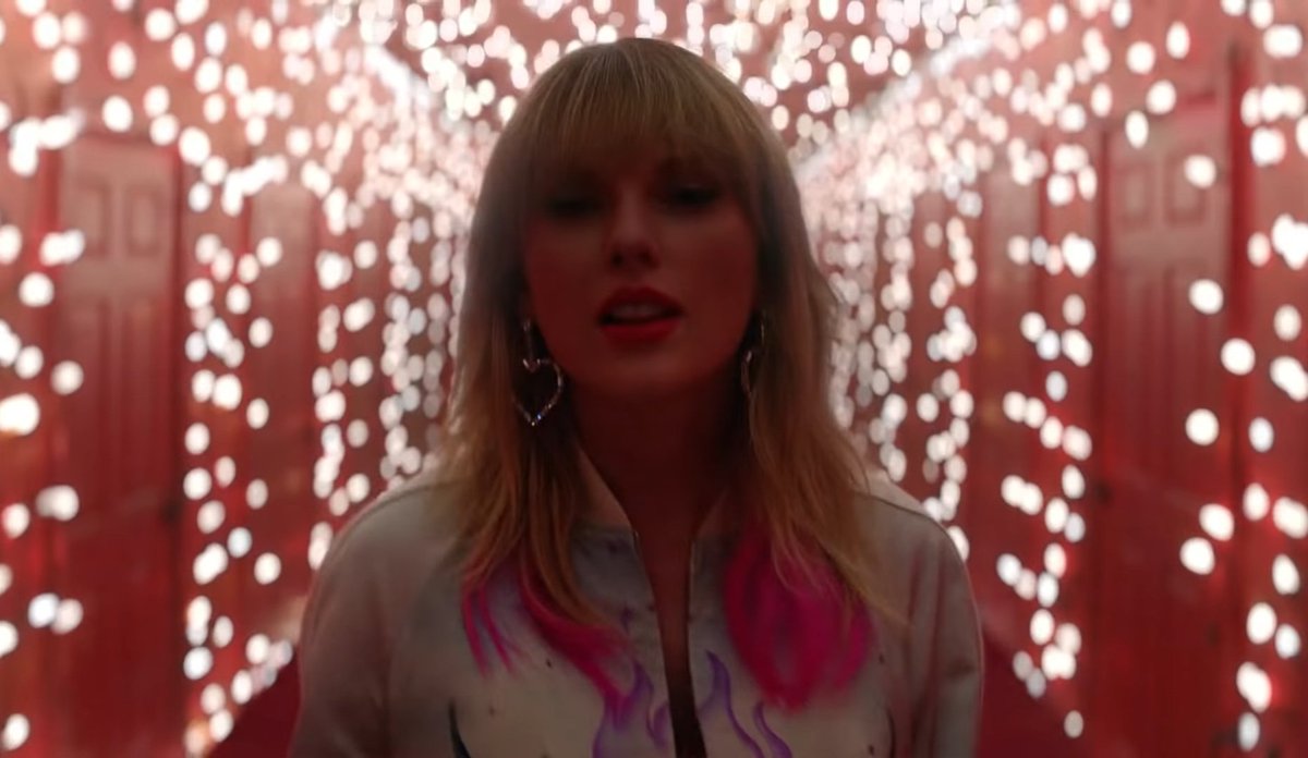 oohs00's tweet photo. MV ทำให้เพลงเพราะขึ้นล้านเท่า  #Lover https://t.co/NrAwYFL1fZ