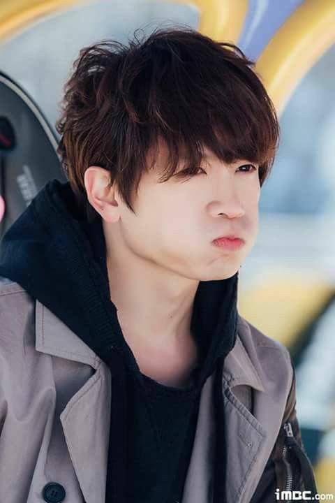 how2adoptkookie's tweet photo. Probably only me who thinks like that but.. I can't.. 🥺 https://t.co/VwYSAwuZKS