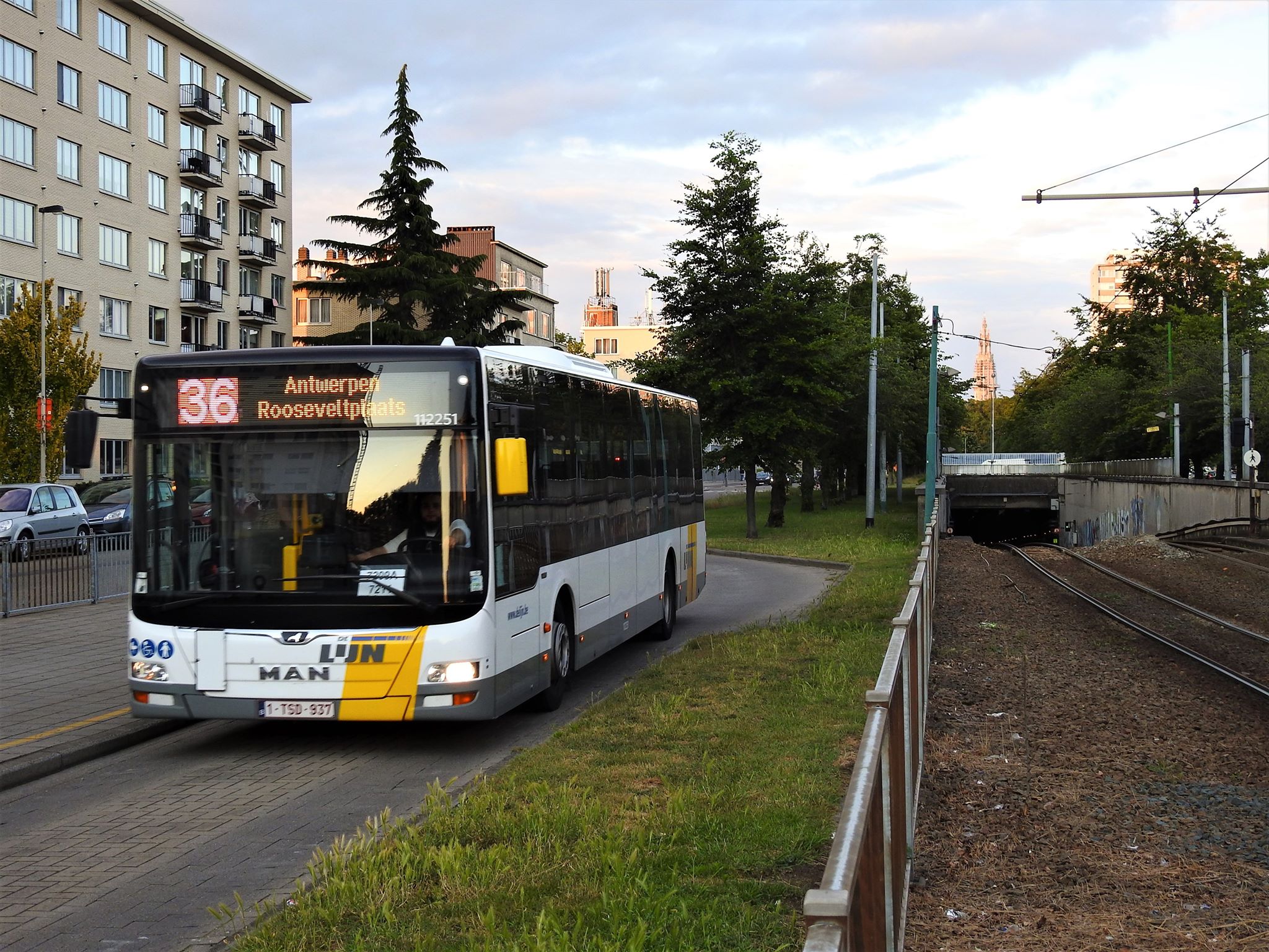 De Lijn on Twitter: "Buslijn 36 rijdt vanaf september opnieuw de hele dag tussen het centrum Antwerpen en Linkeroever. Nu de werken aan de Leien hun einde naderen,